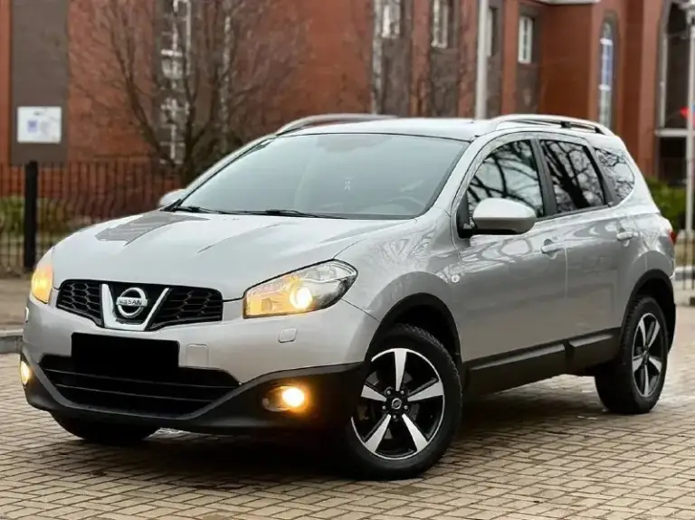 Срочно в связи с переездом продам nissan qashkai +2 с панорамной крышей. У машины было 3 владельца. Есть небольшой дефект крыла и фары (не критично, можно заменить ). Дефект на лобовом стекле (трещина, была куплена у прошлого хозяина уже с ней).
Пробег 194 т км.
Сопровождение в мрэо на постановку учета.
Во время производилась замена всех жидкостей и фильтров. В машине стоит аудиосистема фирмы bosses.
В подарок 2 комплекта резины на титановых дисках зима-лето.
Коробка акп (вариатор), камера заднего вида, автоматическое складывание зеркал, круиз контроль, климат контроль.

Отличный семейный вариант.
Донецк.
Цена 930 т руб. Хороший торг реальному покупателю у капота!
+79495967298 - фотография - 8