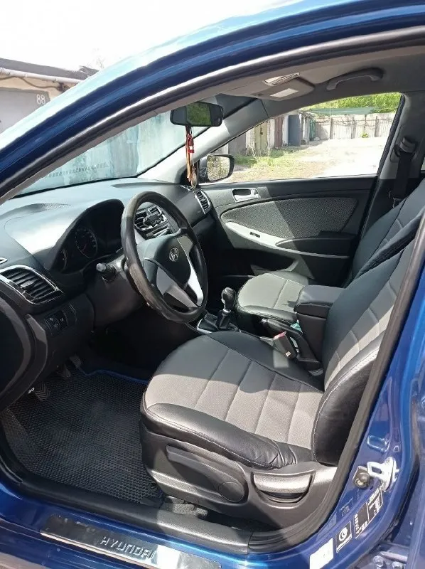 Hyundai solaris 1 поколения 2012г. , двигатель 1.4 механика, реальный пробег 131 тыс. В отличном состоянии! Автомобиль весь в родной краске. Без жуков, без ржавчины, без коррозии! Все железо в идеале! Реальный пробег, без дтп. Салон чистый, не прокуренный, без повреждений. Бережная эксплуатация, все то вовремя. Делать ничего не нужно, только то по регламенту. Стоят оригинальные диски. Так же стоят дисковые тормоза спереди и сзади. Обогрев зеркал, подогрев передних сидений, обогрев лобового стекла в районе дворников, сигнализация старлайн, бортовой компьютер. Делал всё под себя, не собирался продавать, но обстоятельства вынудили. Любые проверки с вашей стороны. Второй владелец в оригинальном птс. Цена 800.000₽ +79493930036 макеевка
📞 Звоните: +7(949)3930036 - фотография - 4