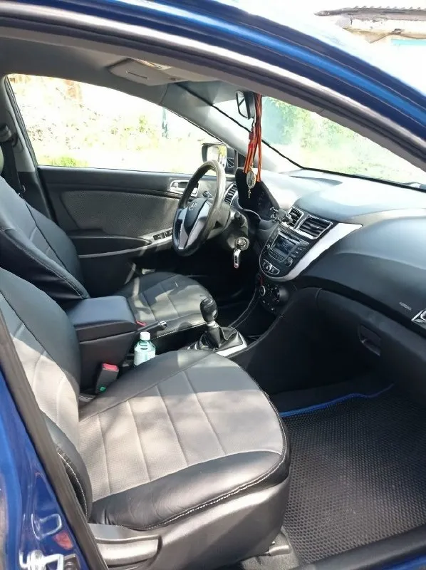 Hyundai solaris 1 поколения 2012г. , двигатель 1.4 механика, реальный пробег 131 тыс. В отличном состоянии! Автомобиль весь в родной краске. Без жуков, без ржавчины, без коррозии! Все железо в идеале! Реальный пробег, без дтп. Салон чистый, не прокуренный, без повреждений. Бережная эксплуатация, все то вовремя. Делать ничего не нужно, только то по регламенту. Стоят оригинальные диски. Так же стоят дисковые тормоза спереди и сзади. Обогрев зеркал, подогрев передних сидений, обогрев лобового стекла в районе дворников, сигнализация старлайн, бортовой компьютер. Делал всё под себя, не собирался продавать, но обстоятельства вынудили. Любые проверки с вашей стороны. Второй владелец в оригинальном птс. Цена 800.000₽ +79493930036 макеевка
📞 Звоните: +7(949)3930036 - фотография - 5