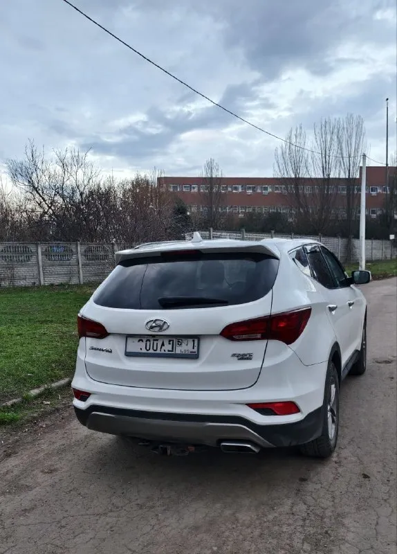 Santa fe 3 рестайлинг, 2016г, состояние отличное, пробег 150 тыс км, родной 100 процентов.   Второй хозяин. Полный привод, раздельный климат контроль,
Электропривод багажника
Электропривод сидений
Датчик света
Подогревы сидений
Помощь при спуске
Штатные программ+ яндекс навигатор
Комплектация спорт.
Штатное прицепное устройство.
Два ключа
Любые проверки.
Цена 1900 тыщ р.
Торг только у капота
Тел +79493830486
✅Опубликовать объявление
📞 Звоните: +7(949)3830486 - фотография - 3