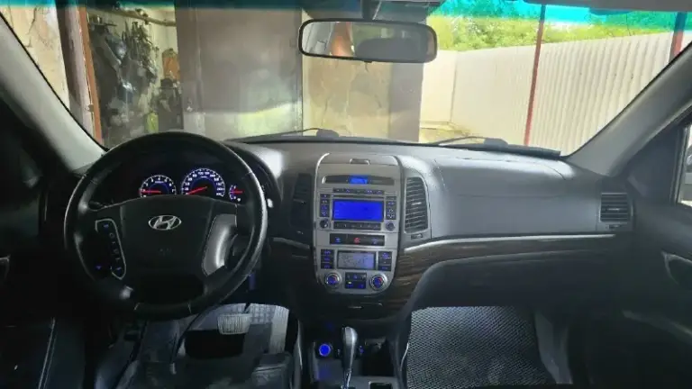 🌟 Продам hyundai санта-фе 🌟 🚗 модель: hyundai santa fe 📅 год выпуска: 2011 🌈 цвет: металлик, глубокий серый 🛣️ пробег: 220 000 💰 цена: 1,150,000 руб. (торг уместен) 🔧 технические характеристики: • двигатель: 2.4 л, 185 л. С. • коробка передач: автоматическая • привод: полный 🎉 особенности: • просторный и комфортный салон • современная мультимедиа система • пакет безопасности: abs, esp, подушки безопасности • система кругового обзора • кожаный салон и подогрев сидений 🌍 почему выбирают hyundai santa fe? Hyundai santa fe — это идеальный выбор для семьи! Надежный, безопасный и экономичный внедорожник, который отлично подходит как для городских поездок, так и для путешествий по бездорожью. 📞 звоните прямо сейчас! Телефон: +7 949 330 33 32 📍 место осмотра: г. Торез не упустите шанс стать владельцем этого замечательного автомобиля! 🚙✨
📞 Звоните: +7(949)3303332 - фотография - 7