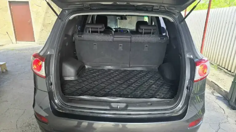 🌟 Продам hyundai санта-фе 🌟 🚗 модель: hyundai santa fe 📅 год выпуска: 2011 🌈 цвет: металлик, глубокий серый 🛣️ пробег: 220 000 💰 цена: 1,150,000 руб. (торг уместен) 🔧 технические характеристики: • двигатель: 2.4 л, 185 л. С. • коробка передач: автоматическая • привод: полный 🎉 особенности: • просторный и комфортный салон • современная мультимедиа система • пакет безопасности: abs, esp, подушки безопасности • система кругового обзора • кожаный салон и подогрев сидений 🌍 почему выбирают hyundai santa fe? Hyundai santa fe — это идеальный выбор для семьи! Надежный, безопасный и экономичный внедорожник, который отлично подходит как для городских поездок, так и для путешествий по бездорожью. 📞 звоните прямо сейчас! Телефон: +7 949 330 33 32 📍 место осмотра: г. Торез не упустите шанс стать владельцем этого замечательного автомобиля! 🚙✨
📞 Звоните: +7(949)3303332 - фотография - 8
