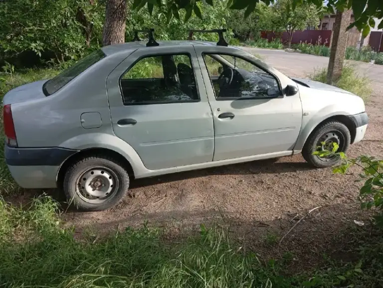 Продам renault логан 2007 года. 111 000км. Пробега. 1 владелец. 1.4 двигатель. Рф учёт. Не гнилой, есть моменты по лкп. Битый бампер. Немного сифонит выхлопная(прям как стингер). Двигатель работает хорошо. По коробке передачи не вылетают. По ходовой требуются небольшие вложения. Комплектация простая. Машина работяга. По цене 260т. Р. Торг есть. Территориально мариуполь. +79490046149.
📞 Звоните: +7(949)0046149 - фотография - 3