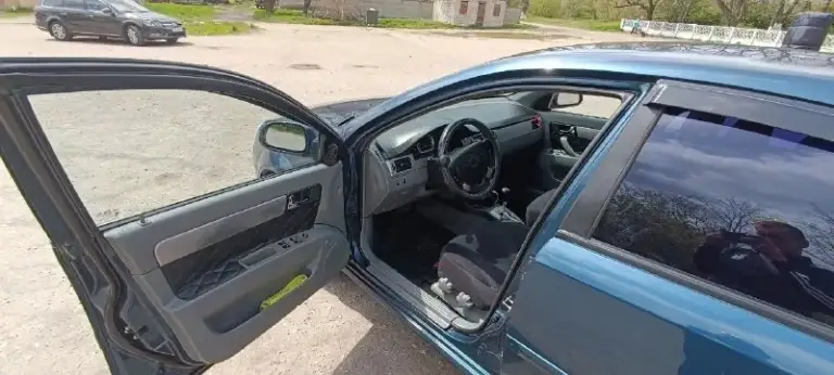 Chevrolet lacetti 2008 1.6 акпп кондиционер❄💨
Я хозяин, владею год. Машина в хорошем 🔥 состоянии работает всё, акпп без нареканий, мотор полностью откапетален коленвал, поршневой, полностью замена клапанов и сделаная голова, весь комплект грм новый и помпа, от блока до заднего бампера новый выхлоп, ходовка без стуков и скрипов! Недавно поменял задние стойки, передние шаровые, стабилизаторы, полностью поменять все патрубки системы охлаждения, термостат, саксофон, новый генератор, два комплекта новой резины этого года, андроид магнитола, хороший свет, туманки линзы, уютный салон, 4 стеклоподъëмника, электро регулировка зеркал, подогрев лобового и заднего стекла, печка жарит. .. Штрафов и запретов нет!!
Причина продажи покупка нового авто!
+79494007941 Андрей 500 000к - фотография - 7