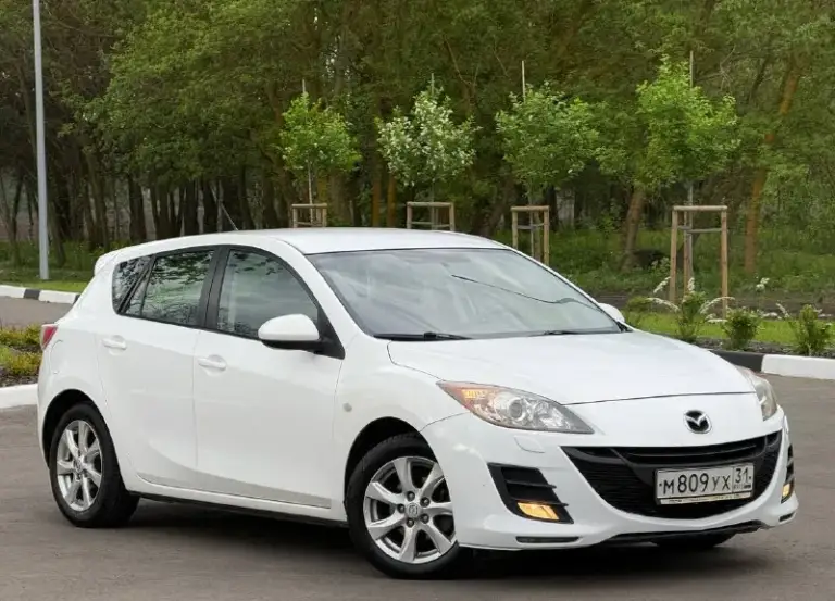 В продаже mazda 3, 2010 г. В, 1.6 л, 105 л. С, мкпп. Пробег : 201,800 км. Один собственник с 2010 г. Обслуживалась исключительно на дилере, есть отметки в сервисной книге. Цвет - crystal white pearl с “перламутровыми“ частицами, изменяет свой оттенок в зависимости от угла освещения.
Кузов без следов коррозии, соответствует фото. Москвы / питера не видела, весь период была в белгороде. Днище / пороги - на отлично. Арки и низа дверей целые. Двс работает едва слышно, никаких нареканий и ошибок. Мкпп на отлично. Салон сохранился достойно, сиденья как новые.
Комплектация - двухзонный климат с круизом, датчик дождя / света, мультируль, складывание зеркал, подогревы сидений, зеркал и лобового, штатный парктроник, омыватель оптики, линзы, датчики ebd, bas, abs, esp и прочие навороты. Стоит автозапуск, два родных ключа и т. Д и т. П.
Техосмотр пройден, авто готово к оформлению. Цена : 699,999 рублей. Рассрочки и обмена нет. Территориально находится в г макеевка (центр) контакты : +7(949)003-33-27, +7(979)028-27-27 мессенджер telegram и max есть на первом тел. - фотография - 5