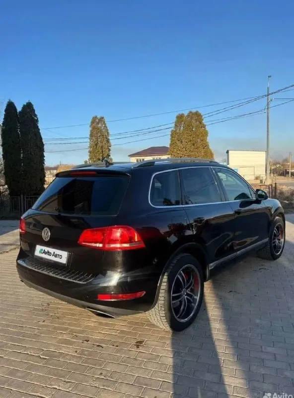 Продам volkswagen touareg 2010 года
Красивый и надежный автомобиль с бензиновым двигателем.

Пробег автомобиля 179000.
Авто в хорошем состоянии. 🚘
Дополнительные фото и вопросы в личное сообщение.

Цена 1🍋800💵 — возможен обмен на bmw или mercedes. Пишите в личный в личные сообщения ( @kotofeyka_mrpl ) станислав
Номера телефона +79495604654 - фотография - 1