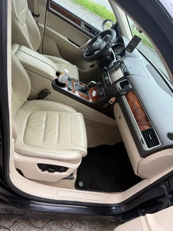 Продам volkswagen touareg 2010 года
Красивый и надежный автомобиль с бензиновым двигателем.

Пробег автомобиля 179000.
Авто в хорошем состоянии. 🚘
Дополнительные фото и вопросы в личное сообщение.

Цена 1🍋800💵 — возможен обмен на bmw или mercedes. Пишите в личный в личные сообщения ( @kotofeyka_mrpl ) станислав
Номера телефона +79495604654 - фотография - 8