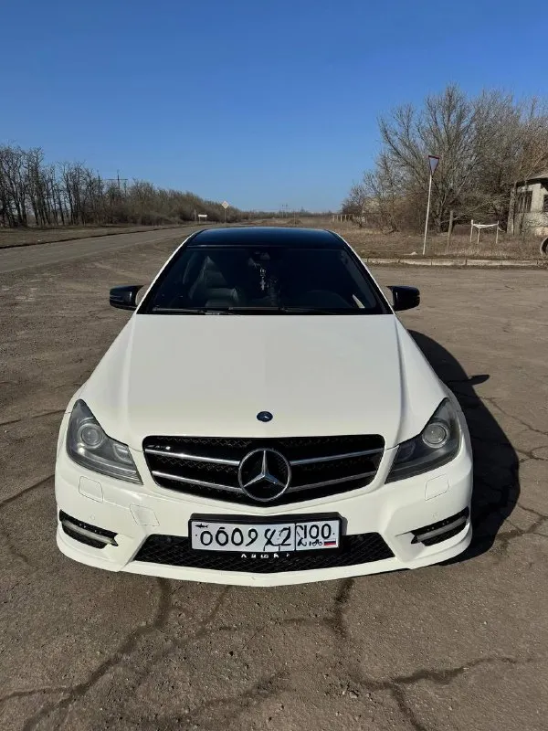 Mercedes- benz c180 купе в хорошем состоянии!
Сборка германия.
Комплектация edition 1.
Обьем 1.8 турбо ! Год 2011.
Обслужена. То каждые 7000-8000км. Модернизирована система охлаждения shadow line.
Продажа от собственника!
Эксклюзивная модель edition 1 включает спортивные сиденья amg, дверные панели и подлокотники обтянутые черной кожей designo с контрастными фарфоровыми швами на спортивных сиденьях, отделку фарфоровым лаком для фортепиано, спортивное рулевое колесо amg, обитое двухцветной кожей nappa, и мульти компонент amg!
- Edition с расширенной отделкой салона под слоновую кость
- Amg пакет
- Черный потолок
-Парктроники
- Bluetooth, aux, расширенная мультимедиа
- «Лепестки» переключения коробки передач на руле.
Датчики света, дождя !
По двигателю произведена замена грм в сборе!
Жидкости, масла-фильтра заменены!
Ходовая часть перебрана на новую.
Цена 1.100.000.
Телефон: +79498549430 +79495946577
📲 Tg: @leshygyr23
📞 Звоните: +7(949)8549430 - фотография - 1