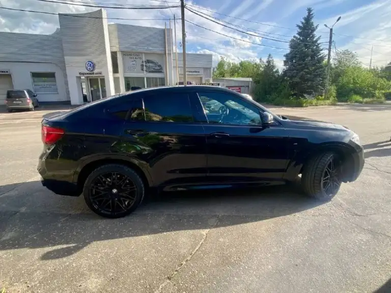 Продам свой bmw x6 f16 2016 года 40dx n57d30b / n57z в отличном состоянии. Автомобиль черного цвета, год выпуска - 2016. Пробег - 185 000 километров. Объем двигателя - 3 литра, мощность - 313 лошадиных сил. Тип двигателя - дизель, коробка передач - автоматическая, полный привод.
Машина находится в идеальном состоянии, полностью готова к эксплуатации. Не требует никаких дополнительных вложений.
Замена масла двс каждые 6000 км.
12000 Км назад было проведено большое то: заменены все жидкости, установлены вентилируемые тормозные диски с метало-керамическими колодками в круг, полностью заменена ходовая часть задняя и частично передняя.
Передний бампер, капот, передние крылья, фары, ручки дверей, частично крыша, задние арки в броне-пленки.
Gsm сигнализация с автозапуском (управление с телефона).
Установлен усиленный передний кардан.
Пробег родной!
Возможен обмен с вашей доплатой на renault arkana или duster свежего года на автомате
Цена: 4 200 000₽
Телефон: +7 (949) 506-28-86
📞 Звоните: +7(949)5062886 - фотография - 3