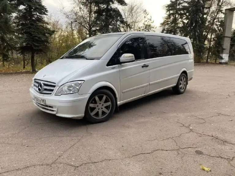 Продам mercedes vito 2007 год мотор 2,2 надёжный и не прихотливый машина семейная пассажир, в перевозках не была, кузов в достойном состоянии без рыжиков и гнили, салон чистый и ухоженный, мотор сухой работает хорошо, ходовая коробка работают отлично, авто обслужен, всё вопросы по телефону, цена 1.250₽ находиться в макеевке 79494936731,торг уместен заинтерисованным - фотография - 6