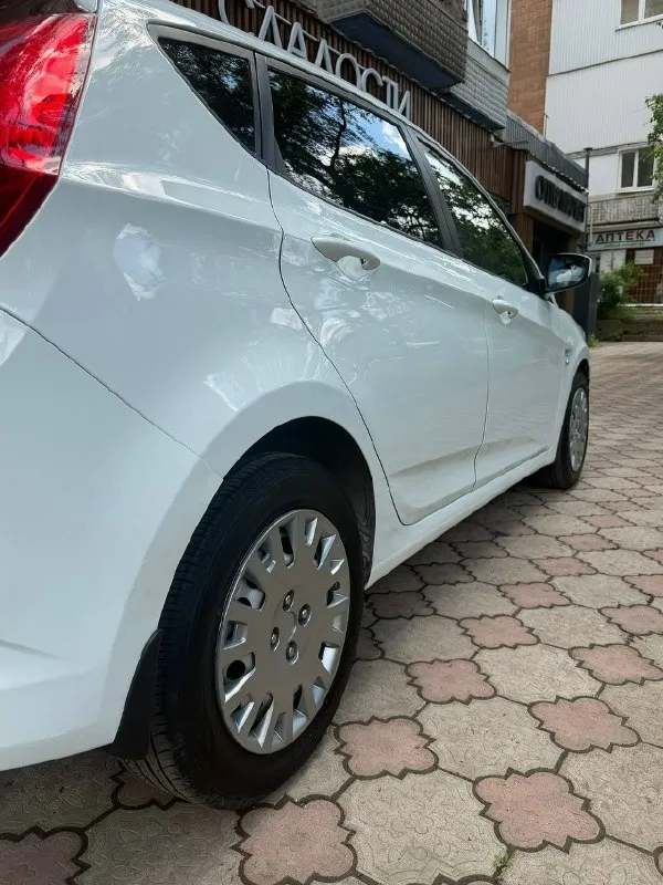 Продаю hyundai solaris 1.6л, автомат 2014г пробег 147000км максимальная комплектация, круиз контроль, также до устанавливал автозапуск с ключа, магнитолу с камерой заднего вида. Проходил на 141100км полное то( с подъемником и эндоскопией), автомобиль в отличном состоянии( фото и видео могу предоставить дополнительно по запросу). Чистая автотека. Движок, коробка работают плавно без нареканий. То делалось каждый 8000км. Также недавно менялись диски и колодки в круг и ставился новый аккумулятор. По окрасам есть косметический окрас левого крыла. Я собственник, все документы на руках, переоформление без проблем. Зимняя резина в подарок практически новая, откатала 1 сезон цена 1 050 000р. Торг. Донецк звоните +79490059977 +79109823540
📞 Звоните: +7(949)0059977 - фотография - 3