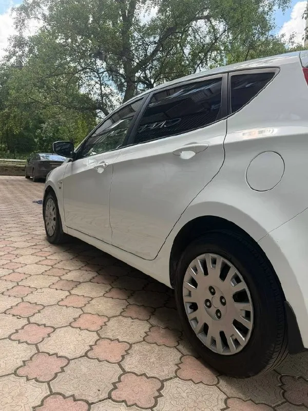 Продаю hyundai solaris 1.6л, автомат 2014г пробег 147000км максимальная комплектация, круиз контроль, также до устанавливал автозапуск с ключа, магнитолу с камерой заднего вида. Проходил на 141100км полное то( с подъемником и эндоскопией), автомобиль в отличном состоянии( фото и видео могу предоставить дополнительно по запросу). Чистая автотека. Движок, коробка работают плавно без нареканий. То делалось каждый 8000км. Также недавно менялись диски и колодки в круг и ставился новый аккумулятор. По окрасам есть косметический окрас левого крыла. Я собственник, все документы на руках, переоформление без проблем. Зимняя резина в подарок практически новая, откатала 1 сезон цена 1 050 000р. Торг. Донецк звоните +79490059977 +79109823540
📞 Звоните: +7(949)0059977 - фотография - 4
