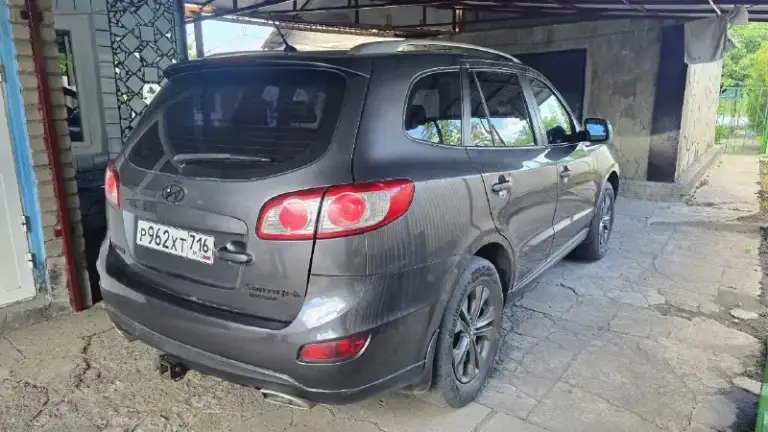 🌟 Продам хюндай санта-фе 🌟
🚗 Модель: hyundai santa fe
📅 Год выпуска: 2011
🌈 Цвет: металлик, глубокий серый
🛣️ Пробег: 220 000
💰 Цена: 1,150,000 руб. (торг уместен)
🔧 Технические характеристики:
• Двигатель: 2.4 л, 185 л. С.
• Коробка передач: автоматическая
• Привод: полный
🎉 Особенности:
• Просторный и комфортный салон
• Современная мультимедиа система
• Пакет безопасности: abs, esp, подушки безопасности
• Система кругового обзора
• Кожаный салон и подогрев сидений
🌍 Почему выбирают hyundai santa fe?
Hyundai santa fe — это идеальный выбор для семьи! Надежный, безопасный и экономичный внедорожник, который отлично подходит как для городских поездок, так и для путешествий по бездорожью.
📞 Звоните прямо сейчас!
Телефон: +7 949 330 33 32
📍 Место осмотра: г. Торез
Не упустите шанс стать владельцем этого замечательного автомобиля! 🚙✨
📞 🇷🇺 Звоните: +79493303332 - фотография - 5
