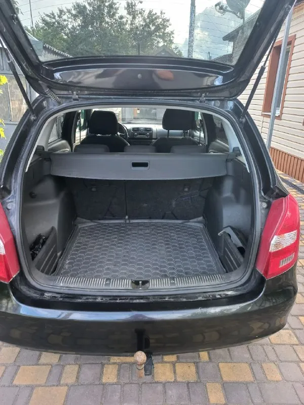 Продается skoda fabia универсал 2012г. Двигатель 1.2tsi, 105л. С. , бензин. Коробка механическая, привод передний. Климат контроль, круиз контроль, панорамный люк, обогрев передних сидений, мультируль, передние стекло подъёмники, противотуманные фары, литые диски  r15 с летней резиной yokohama, комплект зимней резины в сборе с дисками + один комплект новых дисков в подарок. 850000т. Александр т.79497184275
📲 Tg: оксана м.
📞 Звоните: +7(949)7184275 - фотография - 4