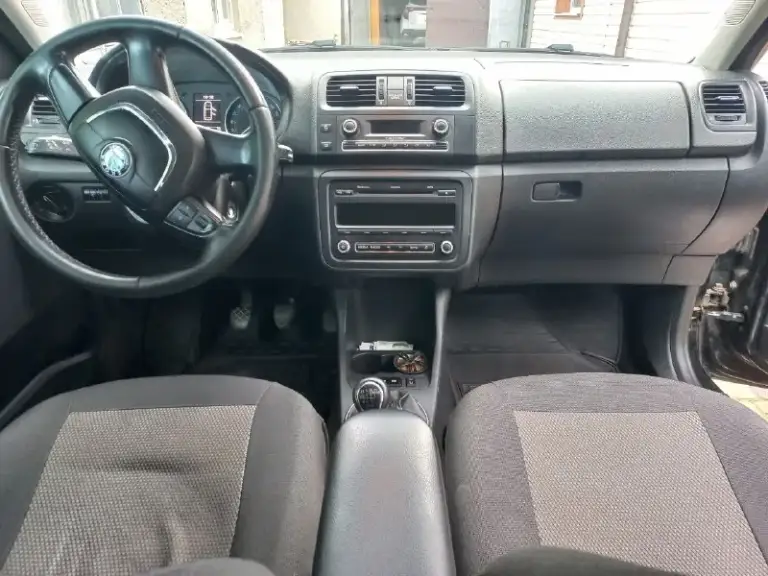 Продается skoda fabia универсал 2012г. Двигатель 1.2tsi, 105л. С. , бензин. Коробка механическая, привод передний. Климат контроль, круиз контроль, панорамный люк, обогрев передних сидений, мультируль, передние стекло подъёмники, противотуманные фары, литые диски  r15 с летней резиной yokohama, комплект зимней резины в сборе с дисками + один комплект новых дисков в подарок. 850000т. Александр т.79497184275
📲 Tg: оксана м.
📞 Звоните: +7(949)7184275 - фотография - 6