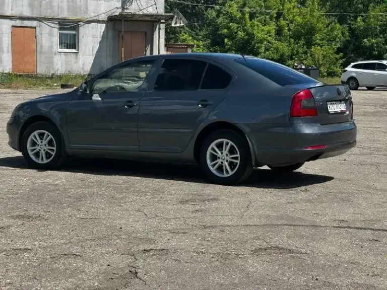 Продам škoda octavia а5 2011 1.4 tsi саха
Пробег 172000 км
С мотором, ходовой и коробкой полный порядок. Из недавнего было меняно: 2 задних подшипника (в сборе со ступицей), сцепление, колодки в круг
Комплектация очень хорошая: подогревы передних сидений, датчик света/дождя, обогрев зеркал, камера заднего вида, кондиционер, обдув заднего ряда, сигнализация starline с управлением с телефона, магнитола android 10 дюймов, 4 стеклоподъемника с доводчиками, круиз контроль
2 Комплекта ключей + ключ для блокировки коробки
По документам полный порядок, оформление без проблем. Тех осмотр пройден
По договоренности, могу сбросить видео обзор в телегу
Цена авто 770000₽
Осмотр в г. Макеевка
Тел для связи +79493538895 - фотография - 2