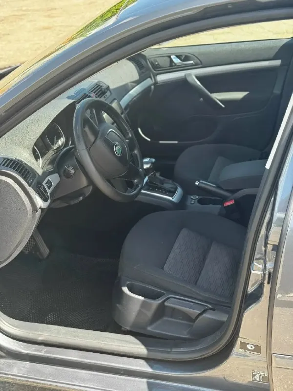 Продам škoda octavia а5 2011 1.4 tsi саха
Пробег 172000 км
С мотором, ходовой и коробкой полный порядок. Из недавнего было меняно: 2 задних подшипника (в сборе со ступицей), сцепление, колодки в круг
Комплектация очень хорошая: подогревы передних сидений, датчик света/дождя, обогрев зеркал, камера заднего вида, кондиционер, обдув заднего ряда, сигнализация starline с управлением с телефона, магнитола android 10 дюймов, 4 стеклоподъемника с доводчиками, круиз контроль
2 Комплекта ключей + ключ для блокировки коробки
По документам полный порядок, оформление без проблем. Тех осмотр пройден
По договоренности, могу сбросить видео обзор в телегу
Цена авто 770000₽
Осмотр в г. Макеевка
Тел для связи +79493538895 - фотография - 6