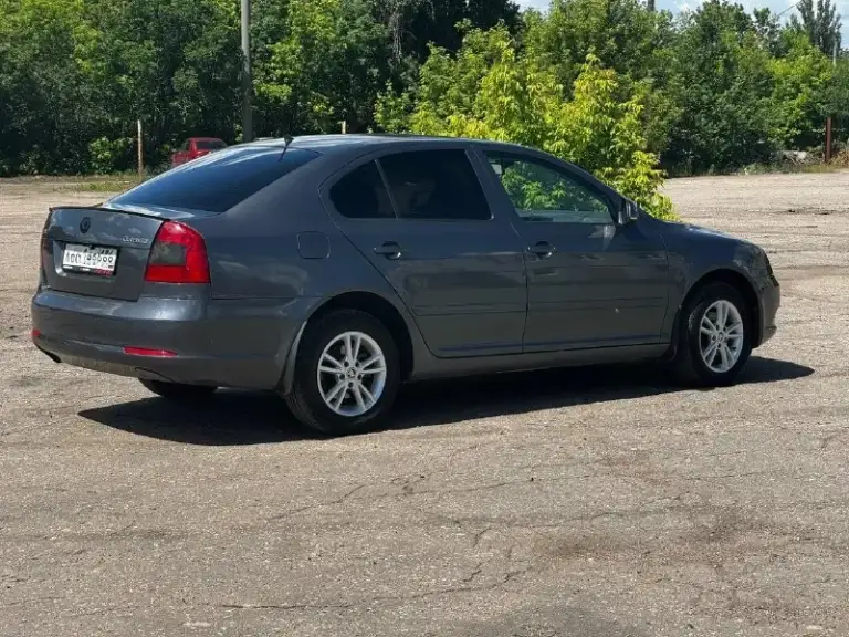 Продам škoda octavia а5 2011 1.4 tsi саха
Пробег 172000 км
С мотором, ходовой и коробкой полный порядок. Из недавнего было меняно: 2 задних подшипника (в сборе со ступицей), сцепление, колодки в круг
Комплектация очень хорошая: подогревы передних сидений, датчик света/дождя, обогрев зеркал, камера заднего вида, кондиционер, обдув заднего ряда, сигнализация starline с управлением с телефона, магнитола android 10 дюймов, 4 стеклоподъемника с доводчиками, круиз контроль
2 Комплекта ключей + ключ для блокировки коробки
По документам полный порядок, оформление без проблем. Тех осмотр пройден
По договоренности, могу сбросить видео обзор в телегу
Цена авто 770000₽
Осмотр в г. Макеевка
Тел для связи +79493538895 - фотография - 7