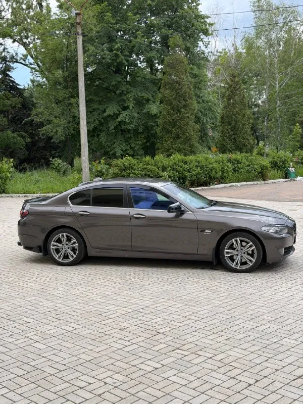 Bmw f10 528 xdrive
Цена 1🍋400 тыс. Руб без торга
Двигатель 2.0,245 сил
Год выпуска 2012
Машина в отличном состоянии, вся обслужена полностью, автомобиль личный, денег не жалел, поменял недавно турбину в сборе, ходовая все перебрана, масло везде поменял, в акпп, в заднем редукторе и тд.
Передний дефиринциал обслужен.
Передние ступицы и шрузы новые.
Короче тачка обслужена от а до я
Кто сядет, делать ничего не будет
По коробке вопросов нет, едет без буксов, пинков и тд
Салон в отличном состоянии, не просиженный, не помятый.
По двигателю тоже проблем нет, едет очень бодро, масло не хавает вообще !!
Сделан раздвоенный управляемый выхлоп от atm, звучит очень круто
Электрика вся работает.
Автотека зеленая, без дтп и выплат.
Переоформление в мрэо обязательно, можно с моим присутствием.
Г. Макеевка, связь +79494094295
+79493219323
📞 🇷🇺 Звоните: +79494094295 - фотография - 2