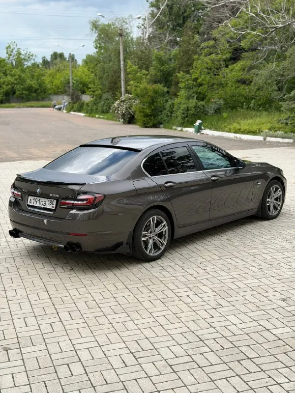 Bmw f10 528 xdrive
Цена 1🍋400 тыс. Руб без торга
Двигатель 2.0,245 сил
Год выпуска 2012
Машина в отличном состоянии, вся обслужена полностью, автомобиль личный, денег не жалел, поменял недавно турбину в сборе, ходовая все перебрана, масло везде поменял, в акпп, в заднем редукторе и тд.
Передний дефиринциал обслужен.
Передние ступицы и шрузы новые.
Короче тачка обслужена от а до я
Кто сядет, делать ничего не будет
По коробке вопросов нет, едет без буксов, пинков и тд
Салон в отличном состоянии, не просиженный, не помятый.
По двигателю тоже проблем нет, едет очень бодро, масло не хавает вообще !!
Сделан раздвоенный управляемый выхлоп от atm, звучит очень круто
Электрика вся работает.
Автотека зеленая, без дтп и выплат.
Переоформление в мрэо обязательно, можно с моим присутствием.
Г. Макеевка, связь +79494094295
+79493219323
📞 🇷🇺 Звоните: +79494094295 - фотография - 3