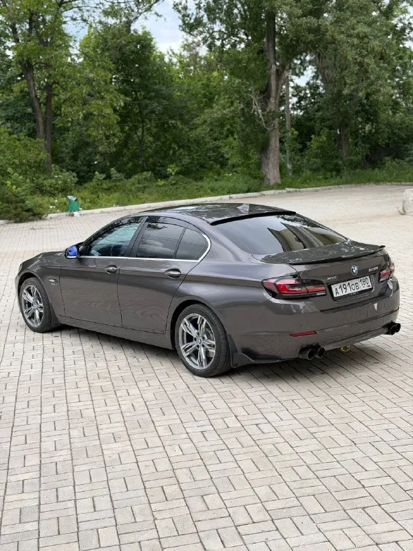 Bmw f10 528 xdrive
Цена 1🍋400 тыс. Руб без торга
Двигатель 2.0,245 сил
Год выпуска 2012
Машина в отличном состоянии, вся обслужена полностью, автомобиль личный, денег не жалел, поменял недавно турбину в сборе, ходовая все перебрана, масло везде поменял, в акпп, в заднем редукторе и тд.
Передний дефиринциал обслужен.
Передние ступицы и шрузы новые.
Короче тачка обслужена от а до я
Кто сядет, делать ничего не будет
По коробке вопросов нет, едет без буксов, пинков и тд
Салон в отличном состоянии, не просиженный, не помятый.
По двигателю тоже проблем нет, едет очень бодро, масло не хавает вообще !!
Сделан раздвоенный управляемый выхлоп от atm, звучит очень круто
Электрика вся работает.
Автотека зеленая, без дтп и выплат.
Переоформление в мрэо обязательно, можно с моим присутствием.
Г. Макеевка, связь +79494094295
+79493219323
📞 🇷🇺 Звоните: +79494094295 - фотография - 5