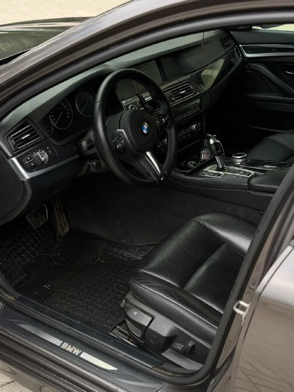 Bmw f10 528 xdrive
Цена 1🍋400 тыс. Руб без торга
Двигатель 2.0,245 сил
Год выпуска 2012
Машина в отличном состоянии, вся обслужена полностью, автомобиль личный, денег не жалел, поменял недавно турбину в сборе, ходовая все перебрана, масло везде поменял, в акпп, в заднем редукторе и тд.
Передний дефиринциал обслужен.
Передние ступицы и шрузы новые.
Короче тачка обслужена от а до я
Кто сядет, делать ничего не будет
По коробке вопросов нет, едет без буксов, пинков и тд
Салон в отличном состоянии, не просиженный, не помятый.
По двигателю тоже проблем нет, едет очень бодро, масло не хавает вообще !!
Сделан раздвоенный управляемый выхлоп от atm, звучит очень круто
Электрика вся работает.
Автотека зеленая, без дтп и выплат.
Переоформление в мрэо обязательно, можно с моим присутствием.
Г. Макеевка, связь +79494094295
+79493219323
📞 🇷🇺 Звоните: +79494094295 - фотография - 8