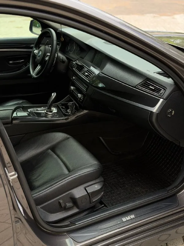 Bmw f10 528 xdrive
Цена 1🍋400 тыс. Руб без торга
Двигатель 2.0,245 сил
Год выпуска 2012
Машина в отличном состоянии, вся обслужена полностью, автомобиль личный, денег не жалел, поменял недавно турбину в сборе, ходовая все перебрана, масло везде поменял, в акпп, в заднем редукторе и тд.
Передний дефиринциал обслужен.
Передние ступицы и шрузы новые.
Короче тачка обслужена от а до я
Кто сядет, делать ничего не будет
По коробке вопросов нет, едет без буксов, пинков и тд
Салон в отличном состоянии, не просиженный, не помятый.
По двигателю тоже проблем нет, едет очень бодро, масло не хавает вообще !!
Сделан раздвоенный управляемый выхлоп от atm, звучит очень круто
Электрика вся работает.
Автотека зеленая, без дтп и выплат.
Переоформление в мрэо обязательно, можно с моим присутствием.
Г. Макеевка, связь +79494094295
+79493219323
📞 🇷🇺 Звоните: +79494094295 - фотография - 9