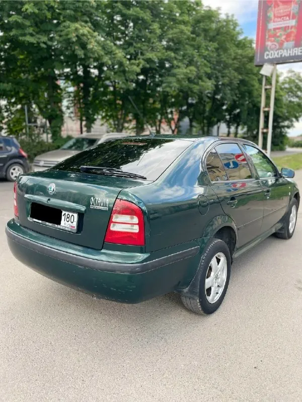 Продам skoda octavia tour 1.8 turbo 2004г. В автомобиль местный, не пригон был куплен в автосалоне "оптима"г. Донецк.1 собственник. В отличном состоянии если учитывать что машине 20лет. За все время эксплуатации автомобиля я 2 собственник. Большую часть простояла в теплом гараже. Автомобиль без дтп все стекла родные, лобовое заводское (целое)! Салон в идеальном состоянии, сиденья целые не порванные, делал химчистку год назад днище и пороги абсолютно целые без дыр и тд. Ходовая часть без посторонних звуков и без вложений. Двигатель бодрый, не дымит не троит, расход масла практически отсутствует от замены до замены от силы 500г уходит. Коробка механика 5-ти ступка, втыкается четко, кулиса не разбита, ничего не вылетает. Сцепление менялось 20тыс. Км назад (luk) хорошая комплектация: климат-контроль (работает, обслужен) усилитель руля (гур), центральный замок, электрорегулировка зеркал, обогрев зеркал, все электростеклоподъёмники, хорошая акустика, обогревы стекла, подушка б
📞 Звоните: +7(949)3834231 - фотография - 3
