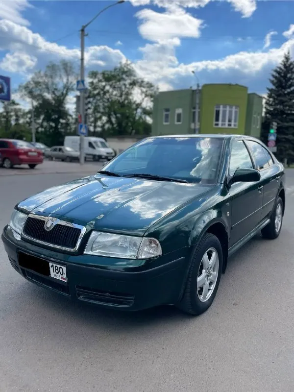 Продам skoda octavia tour 1.8 turbo 2004г. В автомобиль местный, не пригон был куплен в автосалоне "оптима"г. Донецк.1 собственник. В отличном состоянии если учитывать что машине 20лет. За все время эксплуатации автомобиля я 2 собственник. Большую часть простояла в теплом гараже. Автомобиль без дтп все стекла родные, лобовое заводское (целое)! Салон в идеальном состоянии, сиденья целые не порванные, делал химчистку год назад днище и пороги абсолютно целые без дыр и тд. Ходовая часть без посторонних звуков и без вложений. Двигатель бодрый, не дымит не троит, расход масла практически отсутствует от замены до замены от силы 500г уходит. Коробка механика 5-ти ступка, втыкается четко, кулиса не разбита, ничего не вылетает. Сцепление менялось 20тыс. Км назад (luk) хорошая комплектация: климат-контроль (работает, обслужен) усилитель руля (гур), центральный замок, электрорегулировка зеркал, обогрев зеркал, все электростеклоподъёмники, хорошая акустика, обогревы стекла, подушка б
📞 Звоните: +7(949)3834231 - фотография - 4
