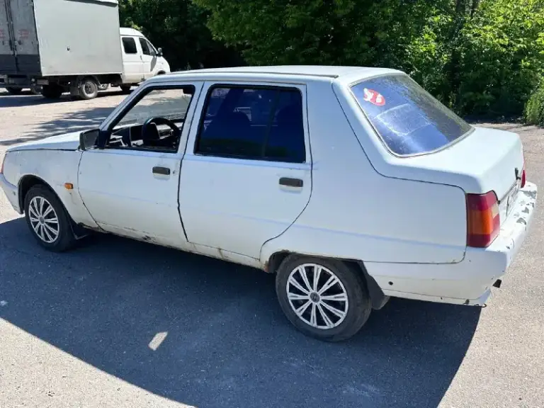 Продам заз таврия газ/бензин
Автомобиль на ходу, техническое состояние хорошее. Двигатель, коробка и ходовая работают без нареканий, машина обслуживалась своевременно
Вписано в птс.
По кузову есть возрастные нюансы и косметические моменты без сквозных дыр. Для своих лет автомобиль сохранился достойно.
Недавно выполнено обслуживание:
Заменено масло в двигателе
Установлен новый тормозной вакуумный усилитель
Новый аккумулятор
Заменены передние суппорты
Заменены задние тормозные цилиндры
Установлены новые тормозные колодки по кругу.
В комплекте два набора хорошей резины: зима/лето
Цена :85000₽
+79494010811
📲 Tg: @xshraud
📞 Звоните: +7(949)4010811 - фотография - 4