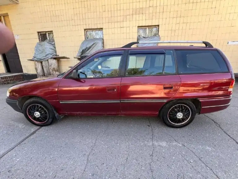 Opel astra f 1993г. C14nz(всë подходит как от ланоса так и для ланоса) универсал на полном ходу, всë работает(но днр учет) машина в одних руках с 2013г. Всë отлично, масло от замены до замены 10w40. Стоит газ евро2, расход газа 7-8л на 100км. Заменено: бензонасос, бензобак, заменено всë вкруг, новые пороги, новая печь, новая решётка радиатора, новые патрубки, новый генератор, провода, новая катушка зажигания, перетянул потолок, ремень грм+помпа, амортизаторы, пружины, рычаги, вся выхлопная и т. Д. Сделал дополнительное включение вентилятора(на лето очень классная штука) машина рабочая во всëм, сел, поехал. ..(последний 2025г. Ездил только по трассе в ростов). По кузову лак полез на дверях, крыльях, капоте. Можно делать, можно нет. Машина не для гонок. Обидно, досадно, но можно и под разбор(((( днр учет 100т. Р. .. +79493850972 иван, донецк
📞 Звоните: +7(949)3850972 - фотография - 7