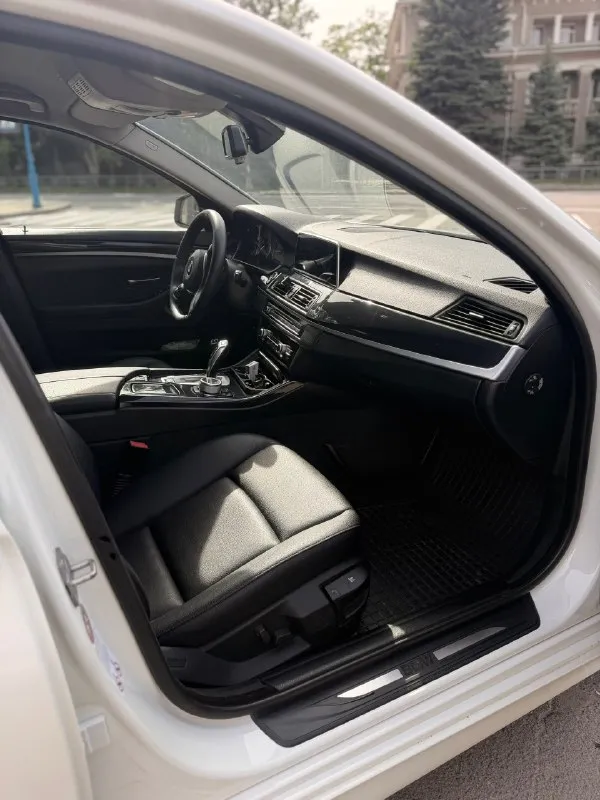 ❗️Продам bmw f10 520i (бмв ф10)❗️
✅Пробег-182000тыс. Км. Родной
❗️⚠️Главное преимущество: двигатель 2.0 литра после полного ремонта, находится на обкатке – практически новый агрегат! Вам не придется беспокоиться о дорогостоящем ремонте. Не контрактный.
Состояние:
✅Кузов: отличное состояние, без дтп, лакокрасочное покрытие с хорошем состоянии(есть пару сколов на капоте). Весь в родне, любые проверки
Стоят свежие диски r19 на летней резине.
✅Салон: роскошный кожаный салон в идеальном состоянии, как новый. Никаких потертостей или повреждений. Дополнительно установлена android магнитола с car play и bluetooth.
✅Двигатель: 2.0 л, бензин, после капитального ремонта, на обкатке. Потенциал нового мотора.
Поменяно масло в акпп, антифриз, тормозная жидкость, климат заправлен.
✅Ходовая часть: в идеальном рабочем состоянии. Никаких посторонних звуков, автомобиль едет плавно и уверенно.
2.100.000 Руб.
+79787297087 - фотография - 10
