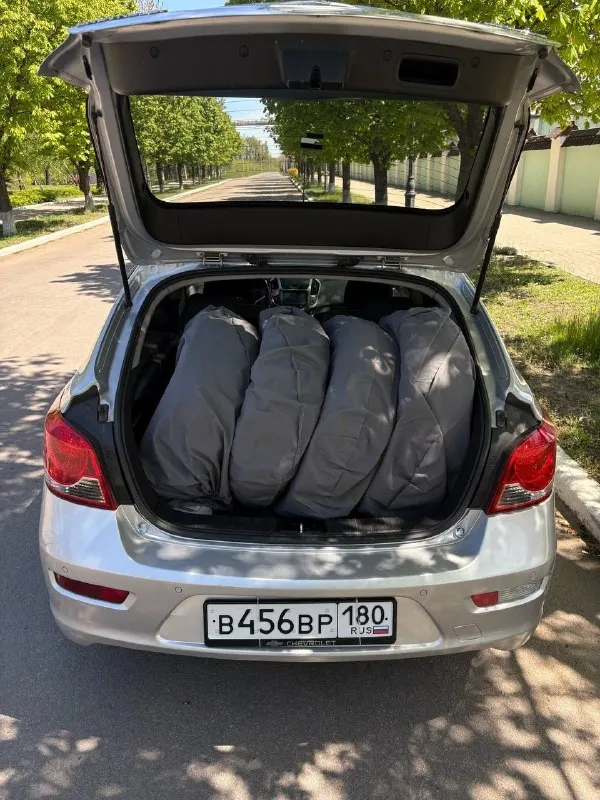Продам chevrolet cruze 2013г.
Двигатель : 1.8 бензин
Коробка : акпп
Автомобиль ежедневно эксплуатируется, все то вовремя, поменяно : 2 подушки двигателя, новый аккумулятор, на 220.000 поменян комплект грм, сальник коленвала. Так же сальник распредвала, обслужен генератор, радиатор и патрубки, прокладка клапанной крышки. Все подтверждающие документы есть.
Пробег реальный : 249.000 км.
По комплектации : 4 эл. Стеклоподъемника, эл. Регулировка зеркал, кондиционер, монитор, мульти-руль. 2 комплекта резины. Камера заднего вида. Bluetooth, aux, esp, abs.
Есть возрастные царапки по кузову, и прилетел скол пошла трещина по лобовому, на это изначально торг.
Неплохие номера в подарок !
Цена : 890.000 хороший торг.
Осмотр : г. Макеевка
Телефон : +79498170777 - фотография - 7