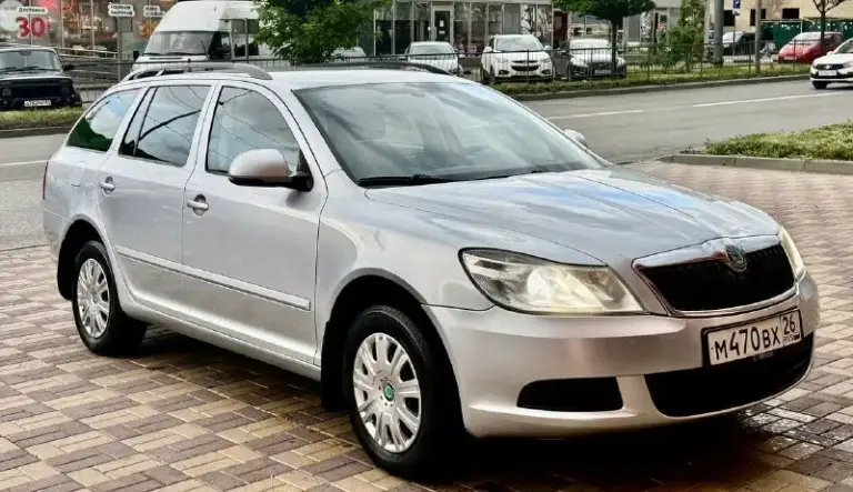 Skoda octavia a5 рестайлинг,
2011 Год выпуска,
168 Тыс км оригинального 100% пробега!
1.6 Mpi
Газ-бензин
1 Хозяин!
Авто не бит не крашен( одна арка косметический окрас)
Без гнили и ржавчины!
Рыжиков нет!
Пороги родные не деланные без
Косяков!
Технически отлично обслужена вся!
Вложений не каких не требует!
Все стекла родные!
В хорошей комплектации!
Кондиционер холодит,
Датчик света датчик дождя,
Подогрев сидений,
Полный электро пакет,
Заводской ксенон
Газ евро 4 пропан под запаску
Хороший вместительный багажник!
Семейный автомобиль на все случаи жизни!
Автотека чистая!
Техосмотр пройден готова на оформление!
Осмотр город донецк
Срочно все вопросы по телефону звонить в любое время! Цена 875 000 тыс руб!
+7949-539-47-16
+7949-401-03-61
📞 Звоните: +7(949)5394716 - фотография - 3