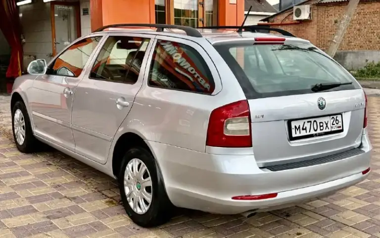 Skoda octavia a5 рестайлинг,
2011 Год выпуска,
168 Тыс км оригинального 100% пробега!
1.6 Mpi
Газ-бензин
1 Хозяин!
Авто не бит не крашен( одна арка косметический окрас)
Без гнили и ржавчины!
Рыжиков нет!
Пороги родные не деланные без
Косяков!
Технически отлично обслужена вся!
Вложений не каких не требует!
Все стекла родные!
В хорошей комплектации!
Кондиционер холодит,
Датчик света датчик дождя,
Подогрев сидений,
Полный электро пакет,
Заводской ксенон
Газ евро 4 пропан под запаску
Хороший вместительный багажник!
Семейный автомобиль на все случаи жизни!
Автотека чистая!
Техосмотр пройден готова на оформление!
Осмотр город донецк
Срочно все вопросы по телефону звонить в любое время! Цена 875 000 тыс руб!
+7949-539-47-16
+7949-401-03-61
📞 Звоните: +7(949)5394716 - фотография - 4
