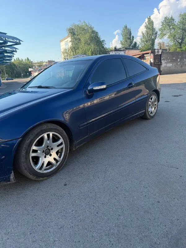 💥 Продам mercedes c180 kompressor 1.8 💥
📅 Год выпуска: 2002
⚙️ Коробка передач: механика, 6-ступенчатая
Автомобиль в хорошем техническом состоянии. Двигатель работает ровно, коробка без нареканий. Комфортный и надёжный немецкий седан на каждый день.
Из недостатков:
• Есть некоторые моменты по лкп;
• Требуется замена вентилятора охлаждения;
• Необходимо заменить патрубок радиатора.
Салон для своих лет в хорошем состоянии. Документы в порядке. Машина не новая, поэтому присутствуют естественные следы эксплуатации.
💰 Цена: 380 000 ₽
Торг у капота.
🔄 Обмен интересует.
📞 По всем вопросам пишите или звоните:
+7 949 585-60-29
Telegram на этот же номер.
📍 Осмотр: червоногвардейский район, макеевка.
📲 Tg: @eldar_ma
📞 Звоните: +7(949)5856029 - фотография - 2