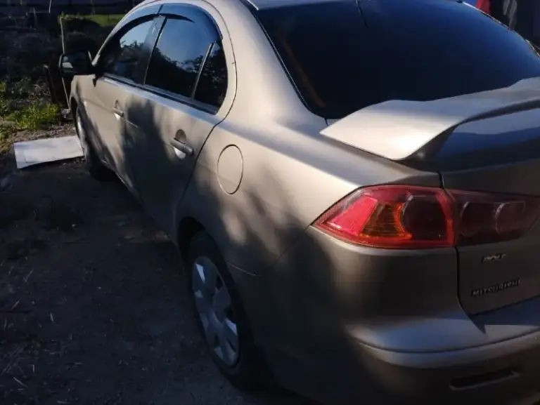 Продам mitsubishi 2008г. Авто на отличном ходу. Мотор 1.5 без масложера. Коробка механика без вопросов. Стеклоподъёмники на всех дверях. Кондиционер работает отлично ноги мёрзнут. Печка жарит. Кузов на отлично. Рабочая лошадка сел катайся куда угодно. Автотека зелень кому надо скину. Цена 530₽. Возможен обмен с вашей доплатой. Макеевка тел+79494003918. Под машиной сухо ни капли масла.
📞 Звоните: +7(949)4003918 - фотография - 3