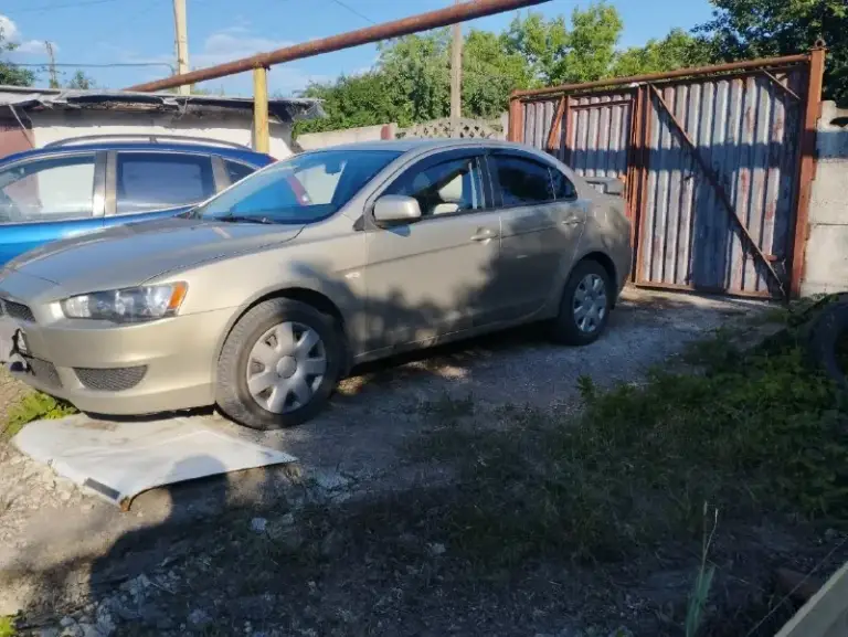 Продам mitsubishi 2008г. Авто на отличном ходу. Мотор 1.5 без масложера. Коробка механика без вопросов. Стеклоподъёмники на всех дверях. Кондиционер работает отлично ноги мёрзнут. Печка жарит. Кузов на отлично. Рабочая лошадка сел катайся куда угодно. Автотека зелень кому надо скину. Цена 530₽. Возможен обмен с вашей доплатой. Макеевка тел+79494003918. Под машиной сухо ни капли масла.
📞 Звоните: +7(949)4003918 - фотография - 5