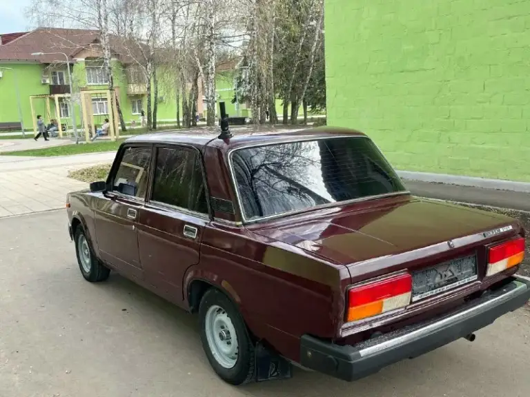 Всем доброго времени суток продаю свою ваз 2107. Год 2008 1 хозяин автомобиль в отличном состояние без вложений сел и поехал двигатель инжектор работает тихо не троит не дымит масло не расходует. Коробочка 5 ступка. Включает без хрустов и вылетов. Ходовая часть мячик не стучит не гремит мост не воет по кузову без гнили и дыр ! Дно пороги все целое дно не варилось её родное как должно и быть стаканы лонжероны всё на месте автомобиль без дтп все заводские швы точки на месте ! Салон чистый опрятный не прокуренный. Резина r13 лето все остальные вопросы. По телефону цена авто 175к торг у капота интересует обмен связь со мной +7 (949) 6796004 звоните
📞 Звоните: +7(949)6796004 - фотография - 2