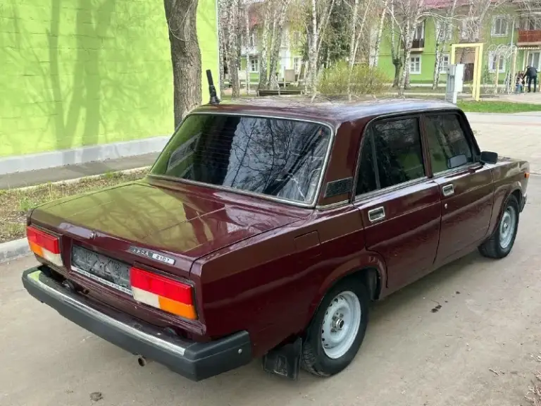 Всем доброго времени суток продаю свою ваз 2107. Год 2008 1 хозяин автомобиль в отличном состояние без вложений сел и поехал двигатель инжектор работает тихо не троит не дымит масло не расходует. Коробочка 5 ступка. Включает без хрустов и вылетов. Ходовая часть мячик не стучит не гремит мост не воет по кузову без гнили и дыр ! Дно пороги все целое дно не варилось её родное как должно и быть стаканы лонжероны всё на месте автомобиль без дтп все заводские швы точки на месте ! Салон чистый опрятный не прокуренный. Резина r13 лето все остальные вопросы. По телефону цена авто 175к торг у капота интересует обмен связь со мной +7 (949) 6796004 звоните
📞 Звоните: +7(949)6796004 - фотография - 3