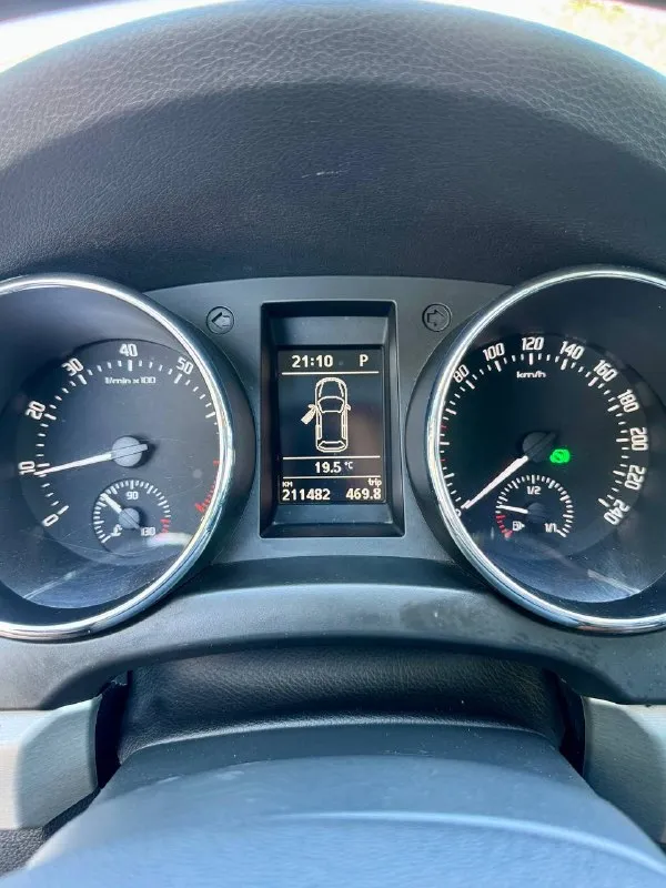 🇨🇿 Škoda yeti

💰Цена: 950 000р
🏢Город: мариуполь
📅Год выпуска: 2012
🧾Пробег: 211 482км.
⚙️Двигатель: 1.8 т
⛽Топливо: бензин
⚙️Кпп: автомат 4x4

📞 Телефон:

+7-949-551-91-52
+7-949-727-41-51
+7-989-263-55-56

💾 Описание:

Yeti — компактный, при. .. M. Org/img/emoji/40/e29c85.png')">✅ полный привод 4x4
✅ Мокрая dsg dq250
✅ Отличное состояние
Как внешне, так и технически

✅ Отличная комплектация:
Двух зонный климат-контроль, кожаный мультируль, подогрев передних сидений, электро-зеркала с подогревом, все электро стёкла, abs, airbag, гидроусилитель руля, бортовой компьютер, регулировка сидений водителя и пассажира по высоте, оригинальные литые диски на новой летней резине.

Улица шевченко 2️⃣6️⃣9️⃣

➕Автомобиль с пройденным техническим осмотром и готов к переоформлению.

🏦 Возможна продажа в кредит по двум документам. - фотография - 9
