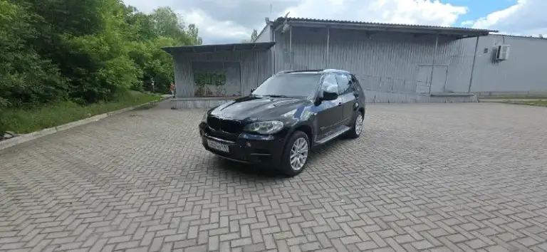 Продам bmw х5 е70 3.0 бензин на 306 л. С 2011г рестайлинг комплектация:чёрный салон, электро зеркала, электро багажник, электро руль, подогрев руля и все сиденья, панорама, проекция на лобовое салон ухоженный два комплекта резины зима, лето два ключа любые проверки на сто за ваш счёт приветствуются кто приедет смотреть авто будет сам удивлён машина в очень хорошем состоянии цена 2🍋 торг будет возле капота. Номер для связи +79497548410 на этом номере и телеграмм. +7 989 725-87-92 макс донецк, макеевка
📞 Звоните: +7(949)7548410 - фотография - 2