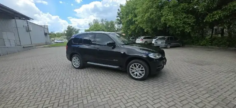 Продам bmw х5 е70 3.0 бензин на 306 л. С 2011г рестайлинг комплектация:чёрный салон, электро зеркала, электро багажник, электро руль, подогрев руля и все сиденья, панорама, проекция на лобовое салон ухоженный два комплекта резины зима, лето два ключа любые проверки на сто за ваш счёт приветствуются кто приедет смотреть авто будет сам удивлён машина в очень хорошем состоянии цена 2🍋 торг будет возле капота. Номер для связи +79497548410 на этом номере и телеграмм. +7 989 725-87-92 макс донецк, макеевка
📞 Звоните: +7(949)7548410 - фотография - 3
