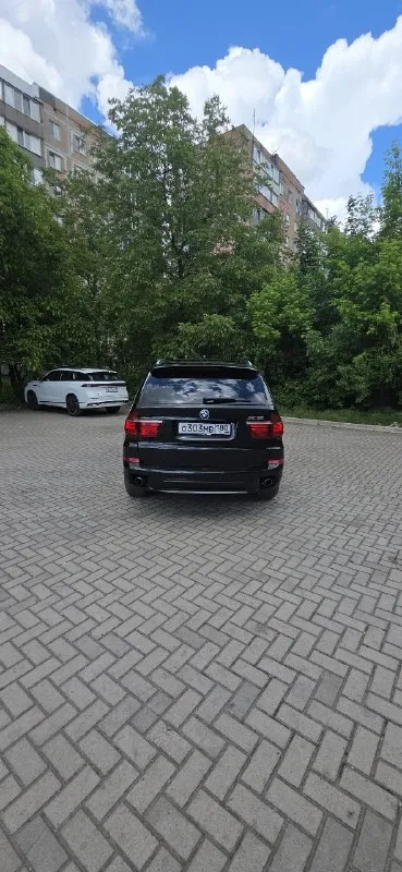 Продам bmw х5 е70 3.0 бензин на 306 л. С 2011г рестайлинг комплектация:чёрный салон, электро зеркала, электро багажник, электро руль, подогрев руля и все сиденья, панорама, проекция на лобовое салон ухоженный два комплекта резины зима, лето два ключа любые проверки на сто за ваш счёт приветствуются кто приедет смотреть авто будет сам удивлён машина в очень хорошем состоянии цена 2🍋 торг будет возле капота. Номер для связи +79497548410 на этом номере и телеграмм. +7 989 725-87-92 макс донецк, макеевка
📞 Звоните: +7(949)7548410 - фотография - 4