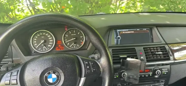 Продам bmw х5 е70 3.0 бензин на 306 л. С 2011г рестайлинг комплектация:чёрный салон, электро зеркала, электро багажник, электро руль, подогрев руля и все сиденья, панорама, проекция на лобовое салон ухоженный два комплекта резины зима, лето два ключа любые проверки на сто за ваш счёт приветствуются кто приедет смотреть авто будет сам удивлён машина в очень хорошем состоянии цена 2🍋 торг будет возле капота. Номер для связи +79497548410 на этом номере и телеграмм. +7 989 725-87-92 макс донецк, макеевка
📞 Звоните: +7(949)7548410 - фотография - 6