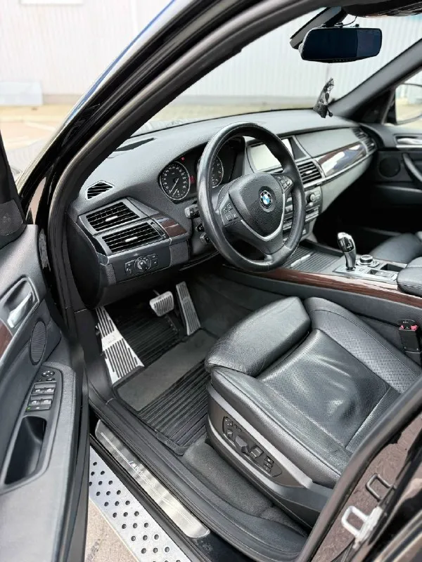 Продам bmw х5 е70 3.0 бензин на 306 л. С 2011г рестайлинг комплектация:чёрный салон, электро зеркала, электро багажник, электро руль, подогрев руля и все сиденья, панорама, проекция на лобовое салон ухоженный два комплекта резины зима, лето два ключа любые проверки на сто за ваш счёт приветствуются кто приедет смотреть авто будет сам удивлён машина в очень хорошем состоянии цена 2🍋 торг будет возле капота. Номер для связи +79497548410 на этом номере и телеграмм. +7 989 725-87-92 макс донецк, макеевка
📞 Звоните: +7(949)7548410 - фотография - 8