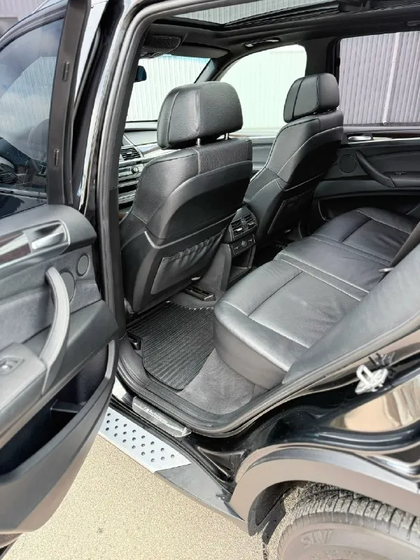 Продам bmw х5 е70 3.0 бензин на 306 л. С 2011г рестайлинг комплектация:чёрный салон, электро зеркала, электро багажник, электро руль, подогрев руля и все сиденья, панорама, проекция на лобовое салон ухоженный два комплекта резины зима, лето два ключа любые проверки на сто за ваш счёт приветствуются кто приедет смотреть авто будет сам удивлён машина в очень хорошем состоянии цена 2🍋 торг будет возле капота. Номер для связи +79497548410 на этом номере и телеграмм. +7 989 725-87-92 макс донецк, макеевка
📞 Звоните: +7(949)7548410 - фотография - 9