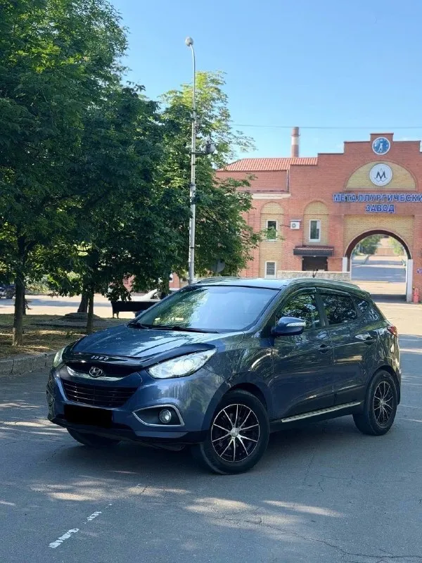 💥 Hyundai ix35 2012 год, в родном окрасе!
Мотор 2.0 в отличном состоянии.
Надежный автомат, полный привод 🔥

Автомобиль ухожен, едет уверенно, все узлы работают без нареканий. Салон в очень достойном состоянии. Машина без вложений и проблем.

📍Осмотр: г. Донецк
🔄 Возможен обмен
💳 Возможна продажа в кредит
💰 Цена: 1 060 000 ₽

☎ +7 949 742-53-98
☎ +7 949 374-95-82
📞 🇷🇺 Звоните: +79497425398 - фотография - 2