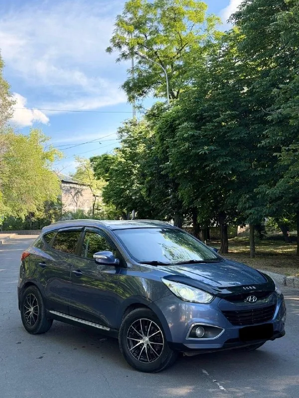 💥 Hyundai ix35 2012 год, в родном окрасе!
Мотор 2.0 в отличном состоянии.
Надежный автомат, полный привод 🔥

Автомобиль ухожен, едет уверенно, все узлы работают без нареканий. Салон в очень достойном состоянии. Машина без вложений и проблем.

📍Осмотр: г. Донецк
🔄 Возможен обмен
💳 Возможна продажа в кредит
💰 Цена: 1 060 000 ₽

☎ +7 949 742-53-98
☎ +7 949 374-95-82
📞 🇷🇺 Звоните: +79497425398 - фотография - 3