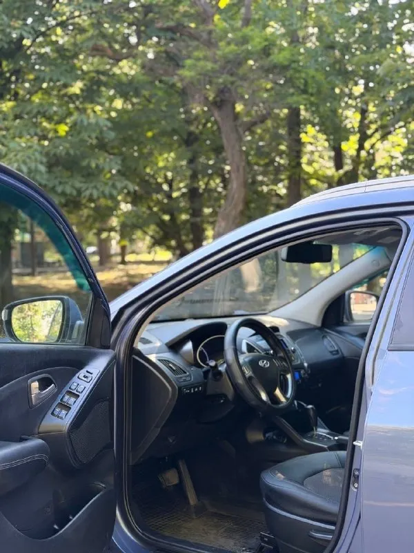 💥 Hyundai ix35 2012 год, в родном окрасе!
Мотор 2.0 в отличном состоянии.
Надежный автомат, полный привод 🔥

Автомобиль ухожен, едет уверенно, все узлы работают без нареканий. Салон в очень достойном состоянии. Машина без вложений и проблем.

📍Осмотр: г. Донецк
🔄 Возможен обмен
💳 Возможна продажа в кредит
💰 Цена: 1 060 000 ₽

☎ +7 949 742-53-98
☎ +7 949 374-95-82
📞 🇷🇺 Звоните: +79497425398 - фотография - 7